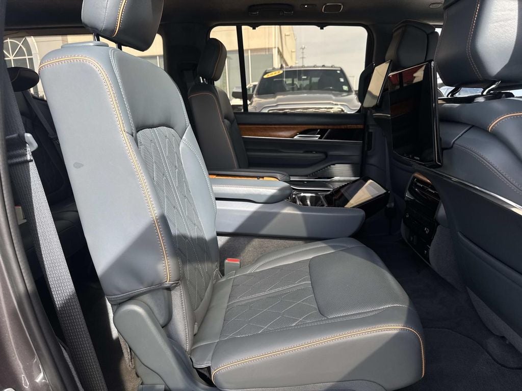 2022 Jeep Grand Wagoneer Series III