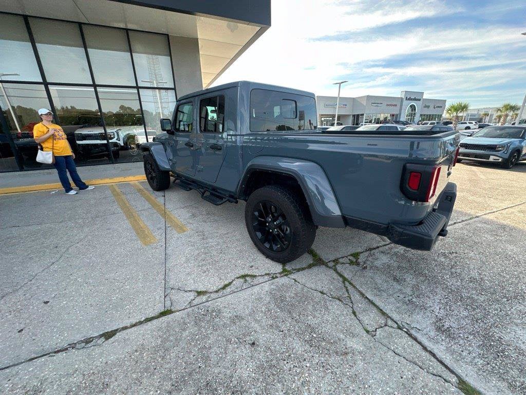 2025 Jeep Gladiator Nighthawk