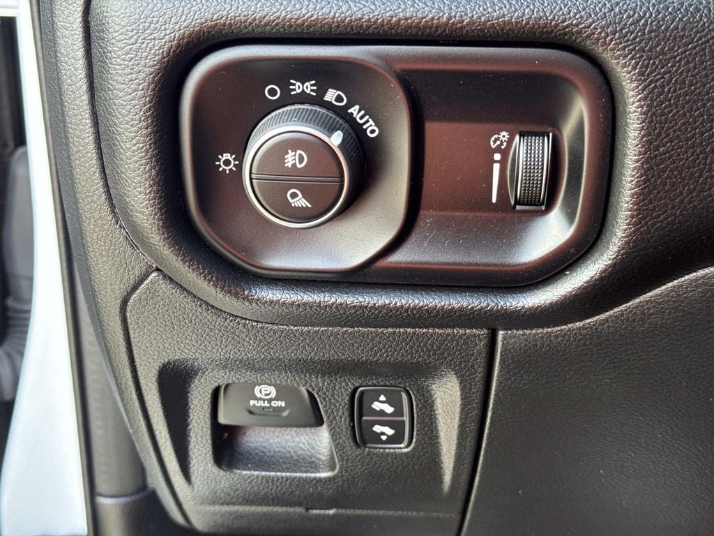 2025 RAM 1500 Big Horn Crew Cab 4x4 5'7' Box