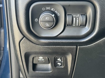 2020 RAM 1500 Laramie Crew Cab 4x4 5'7' Box