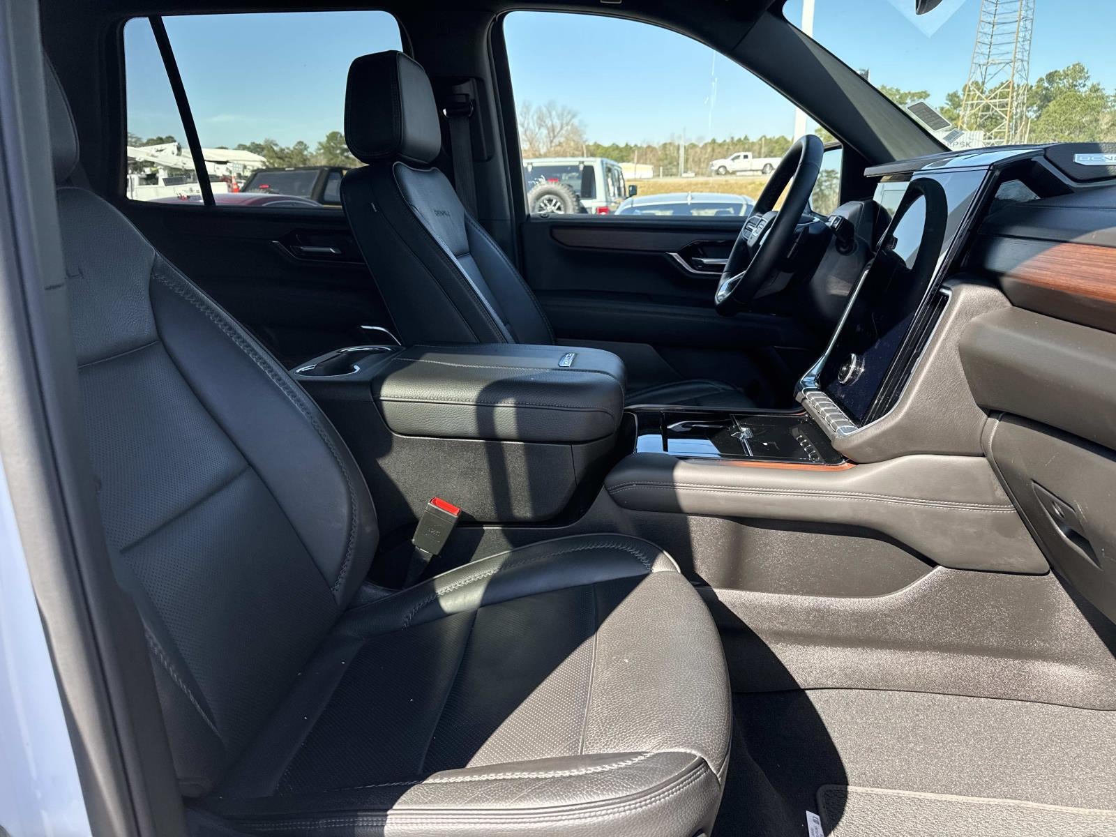 2025 GMC Yukon 4WD Denali