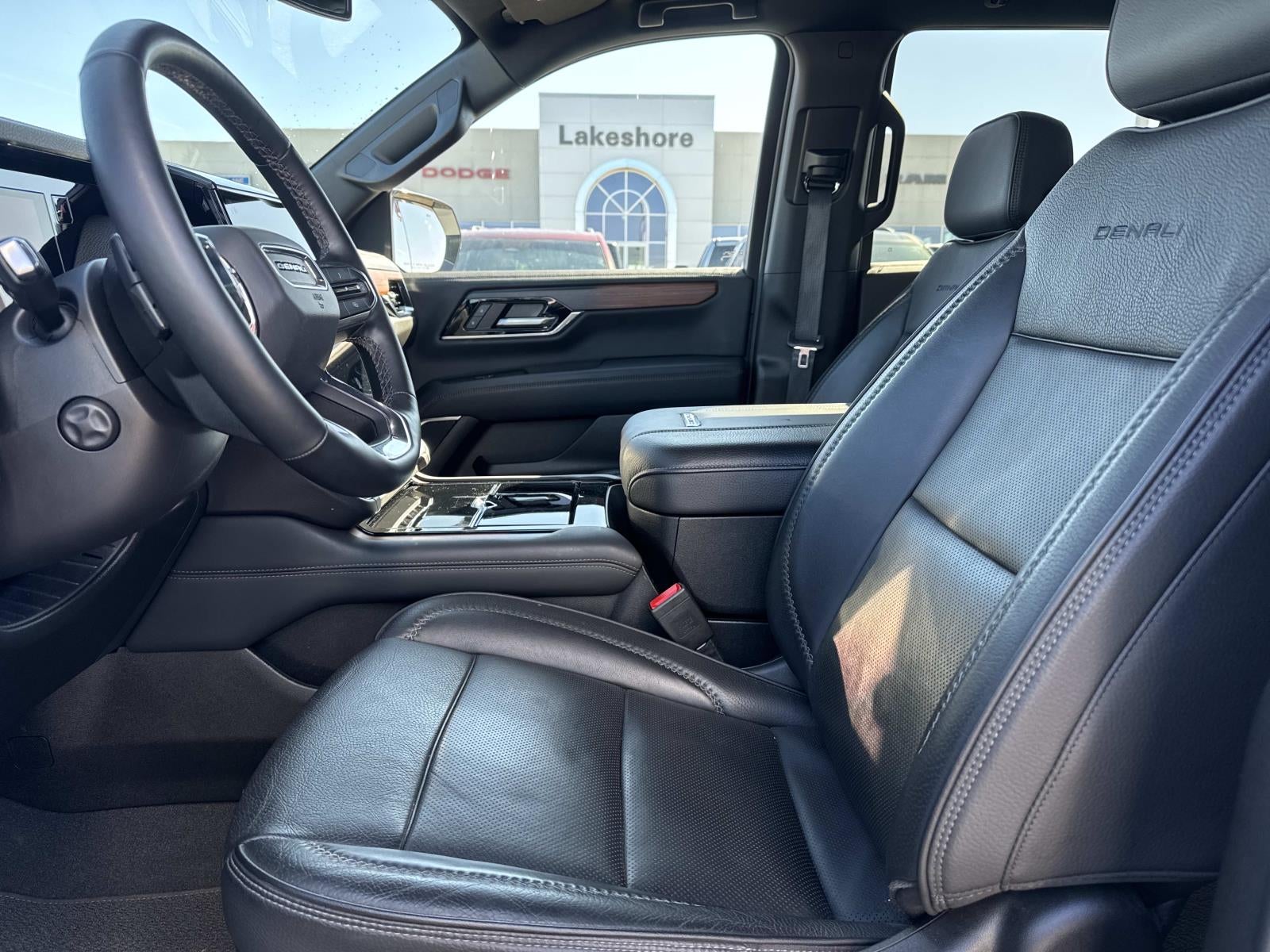 2025 GMC Yukon 4WD Denali