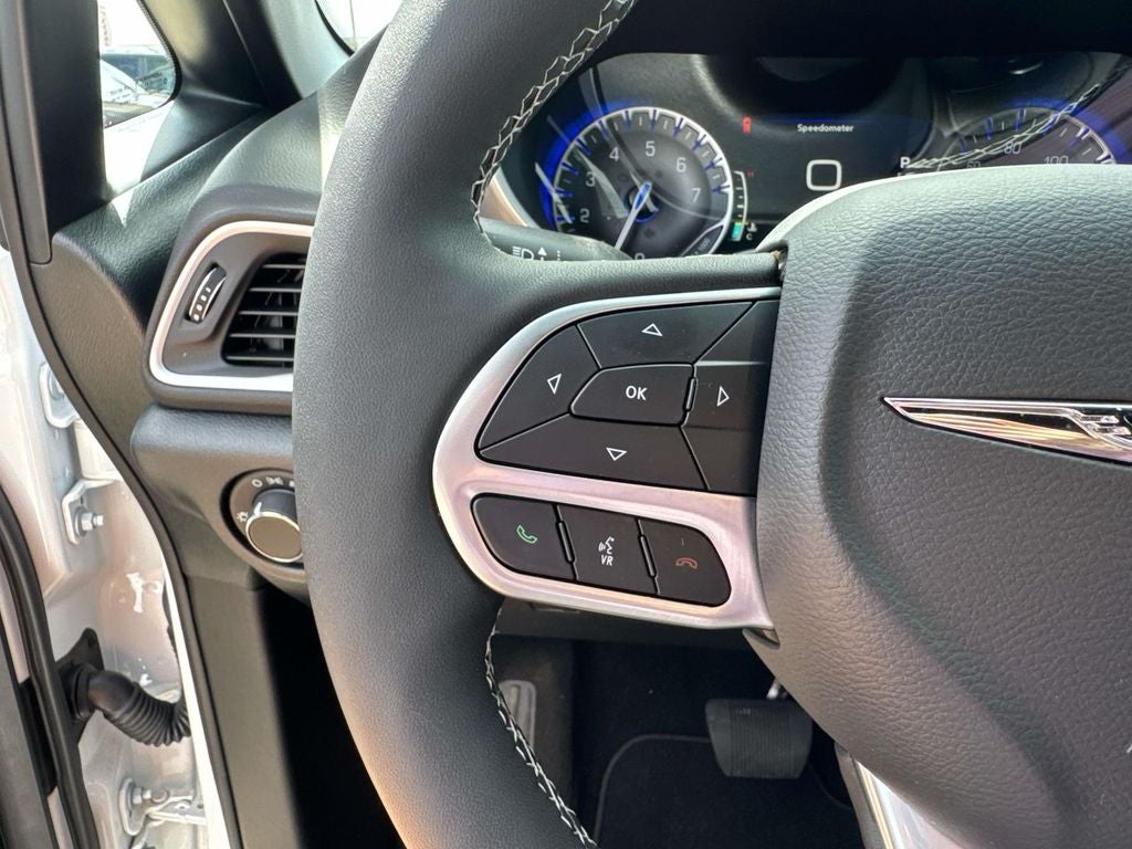 2025 Chrysler Voyager LX