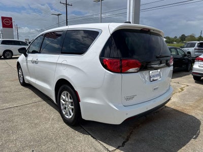 2025 Chrysler Voyager LX