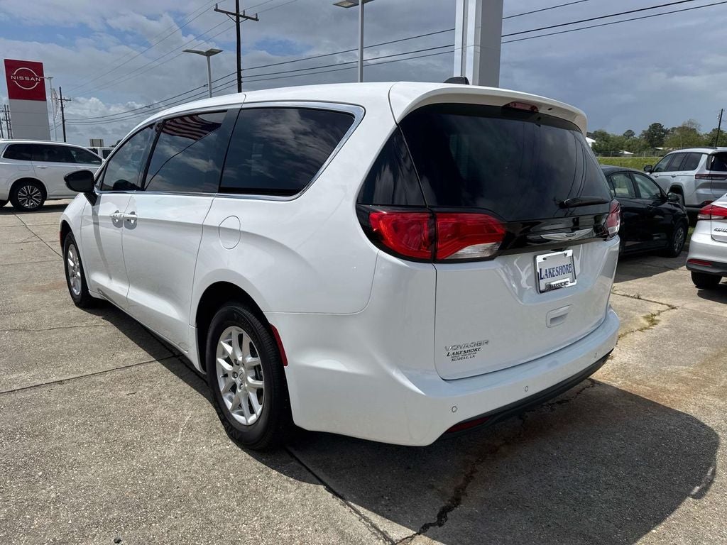 2025 Chrysler Voyager LX