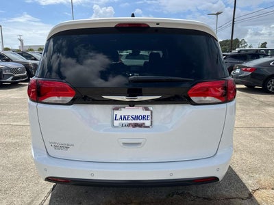 2025 Chrysler Voyager LX