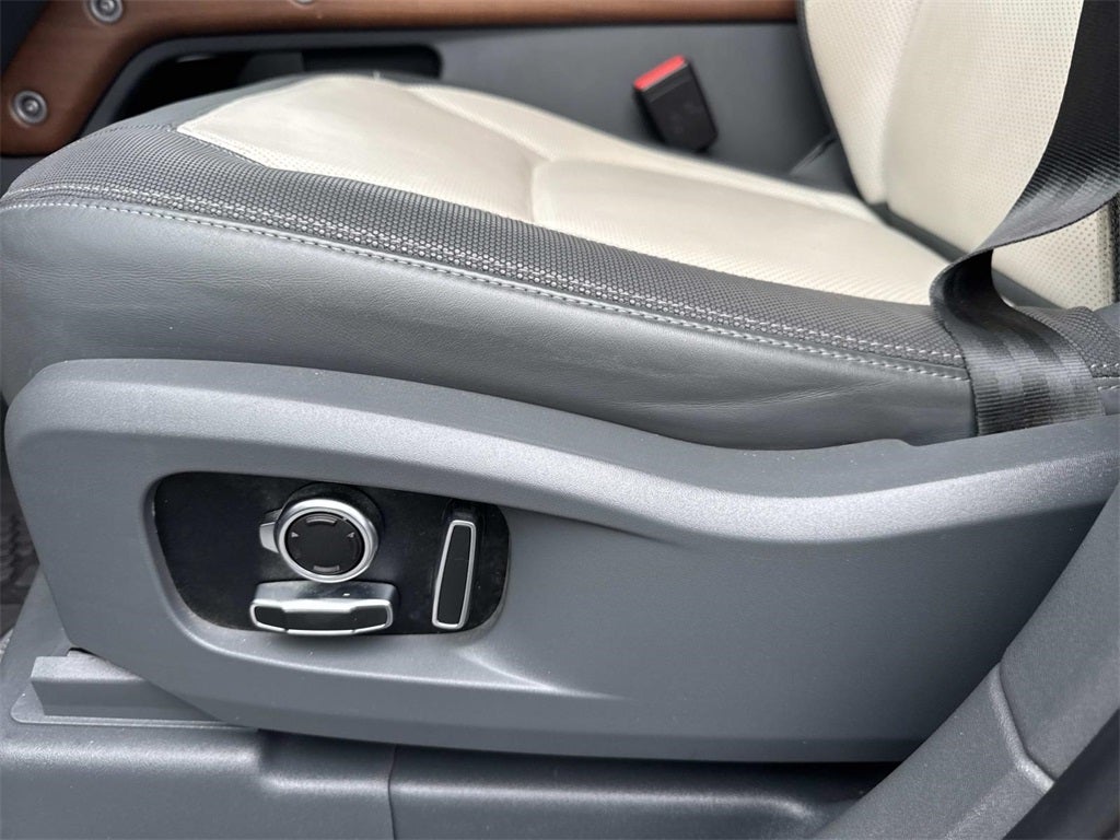 2023 Land Rover Defender 130 X-Dynamic SE