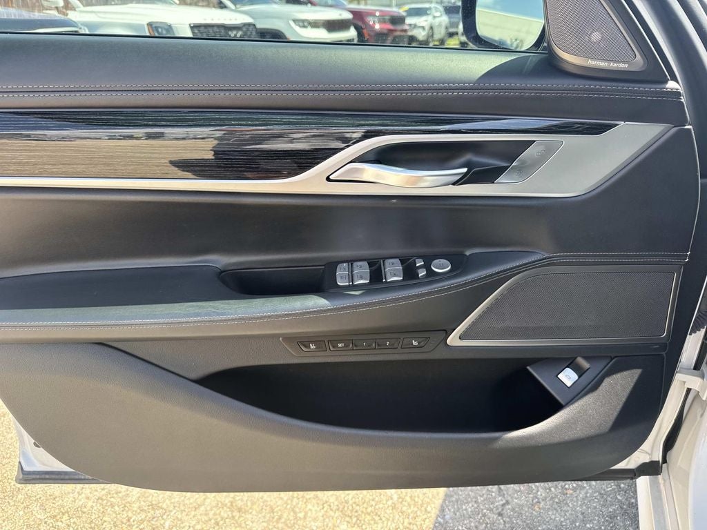 2019 BMW 750i 750i