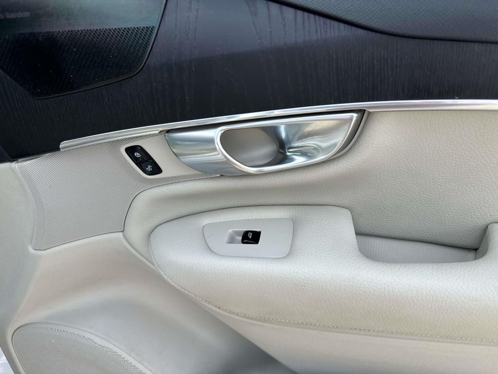 2020 Volvo XC90 T5 Momentum 7 Passenger