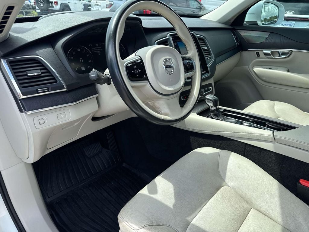 2020 Volvo XC90 T5 Momentum 7 Passenger