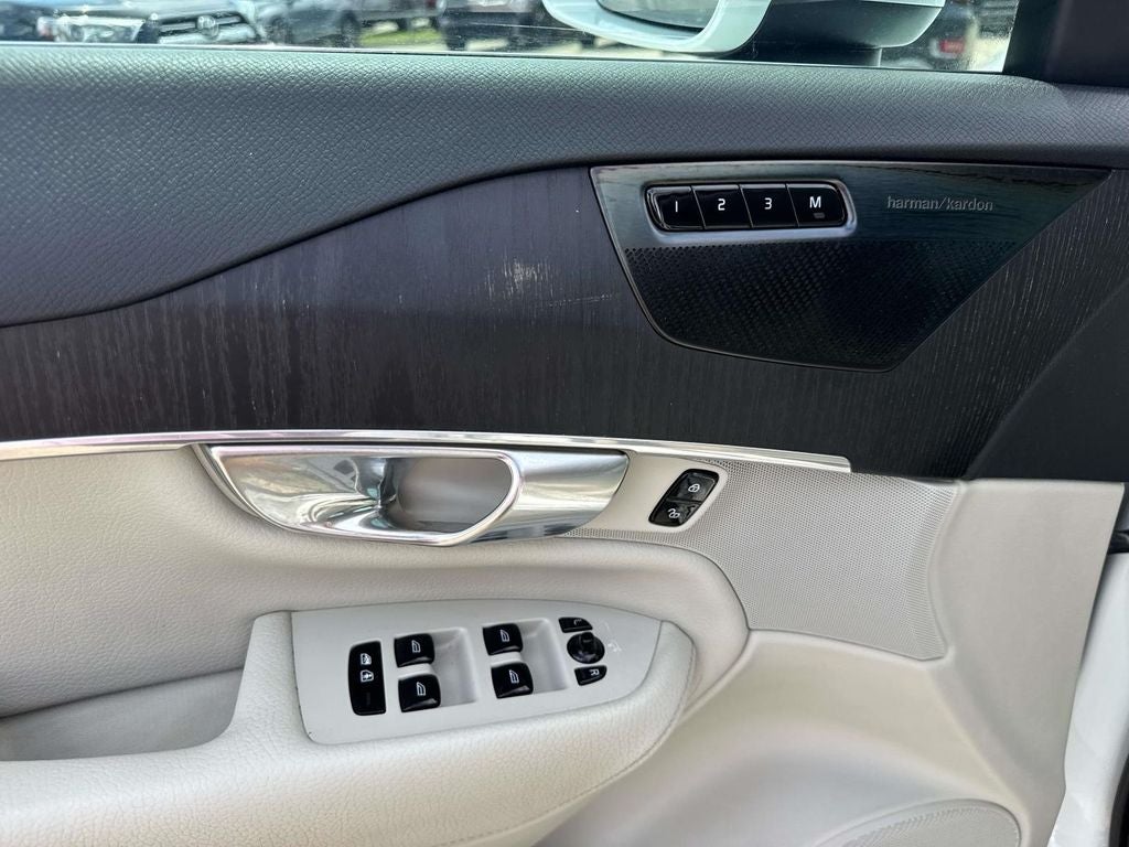 2020 Volvo XC90 T5 Momentum 7 Passenger