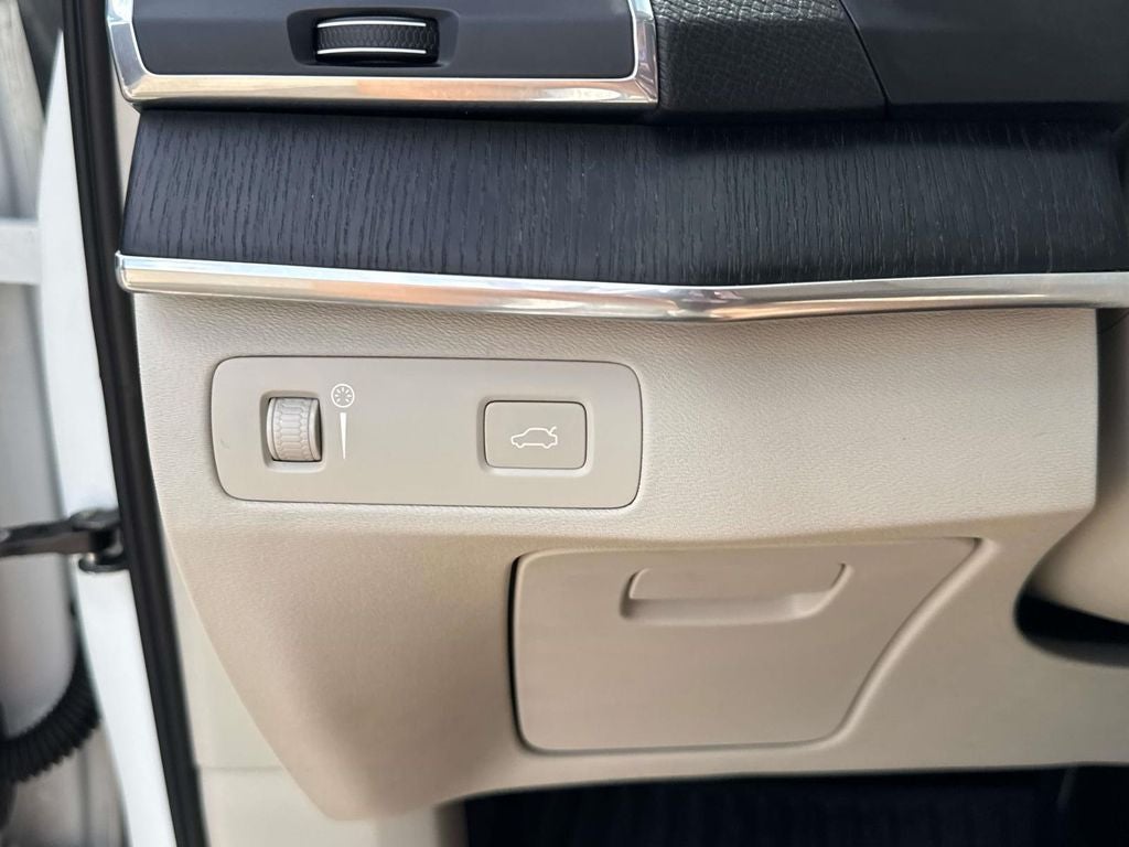 2020 Volvo XC90 T5 Momentum 7 Passenger