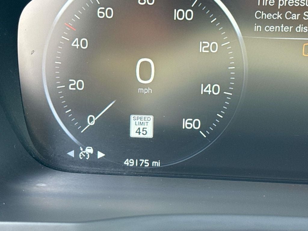 2020 Volvo XC90 T5 Momentum 7 Passenger