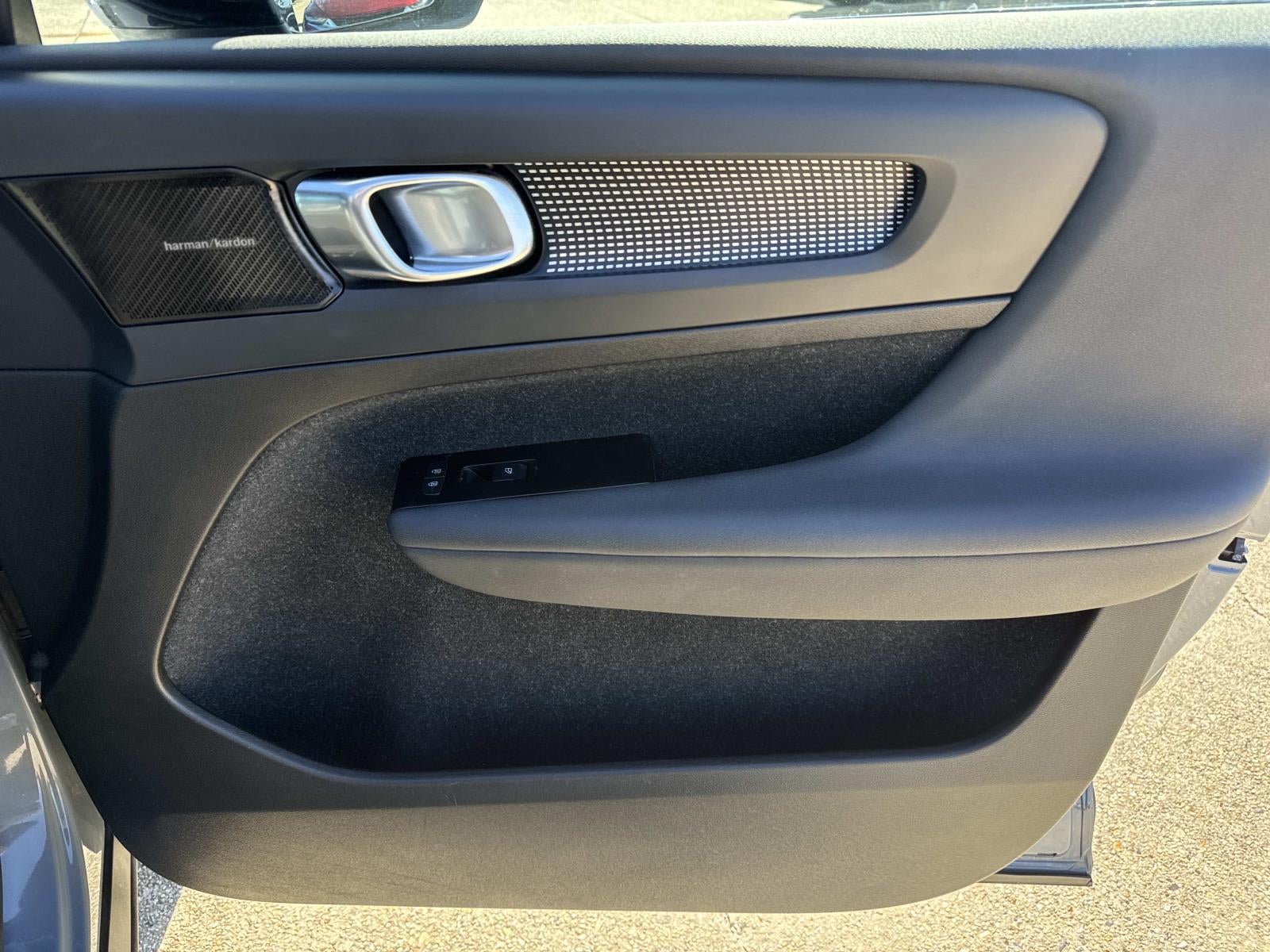 2021 Volvo XC40 Recharge Pure Electric P8