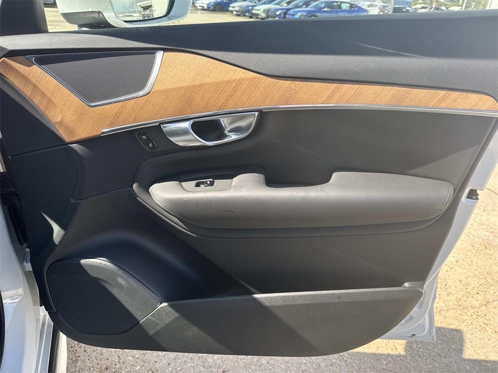 2025 Volvo XC90 B5 Plus