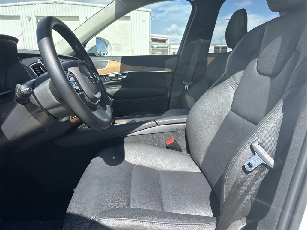 2025 Volvo XC90 B5 Plus