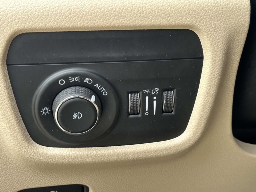 2023 Jeep Grand Cherokee Limited 4x2