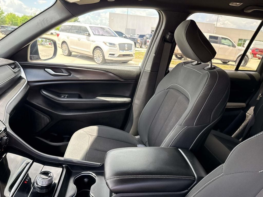 2025 Jeep Grand Cherokee Laredo 4x4
