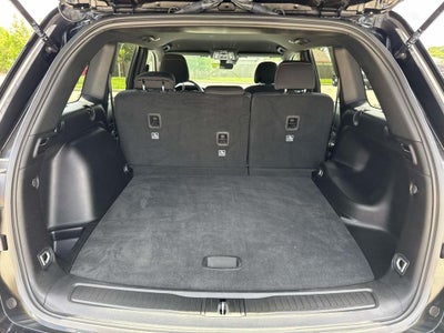 2025 Jeep Grand Cherokee Laredo 4x4