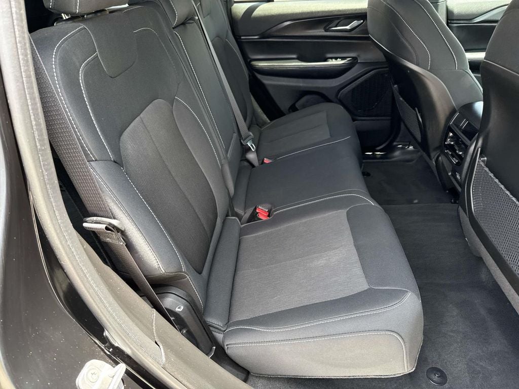 2025 Jeep Grand Cherokee Laredo 4x4