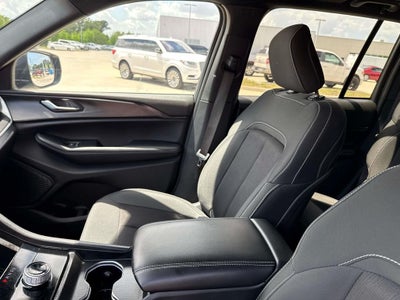 2025 Jeep Grand Cherokee Laredo X 4x4