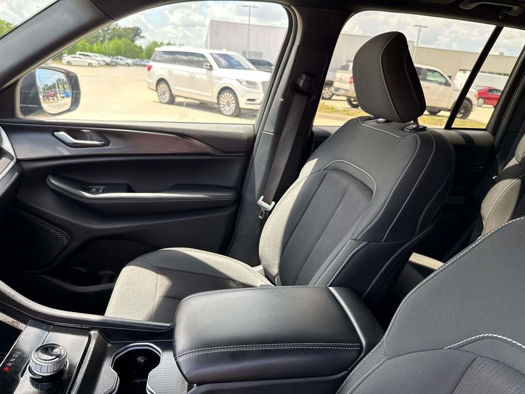 2025 Jeep Grand Cherokee Laredo X 4x4