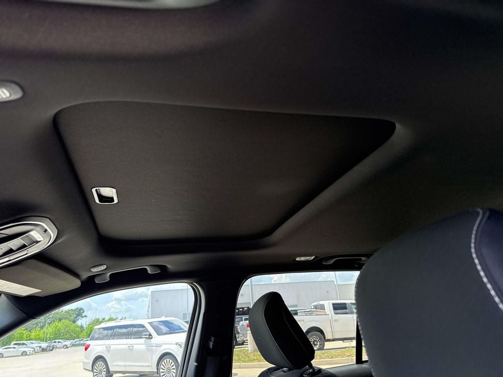 2025 Jeep Grand Cherokee Laredo X 4x4