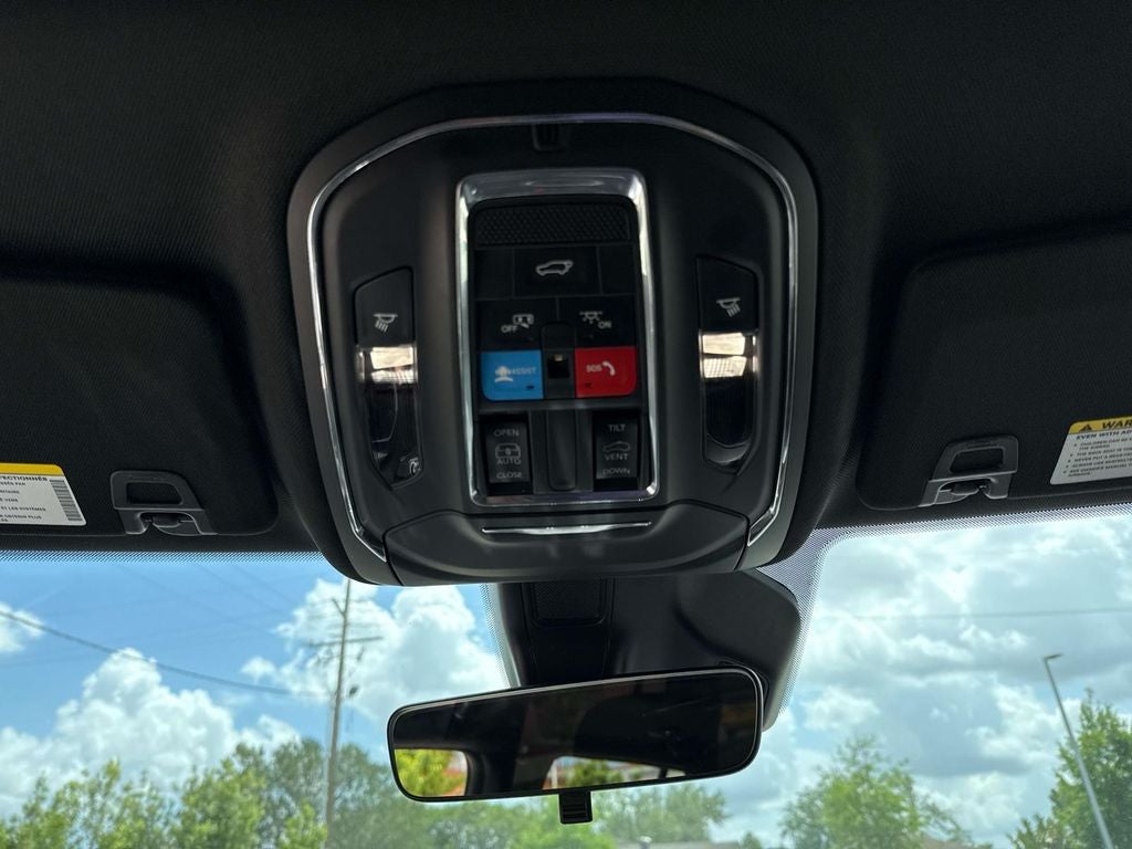 2025 Jeep Grand Cherokee Laredo X 4x4