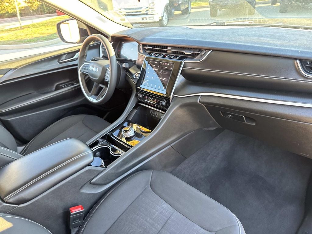 2023 Jeep Grand Cherokee L Laredo 4x2