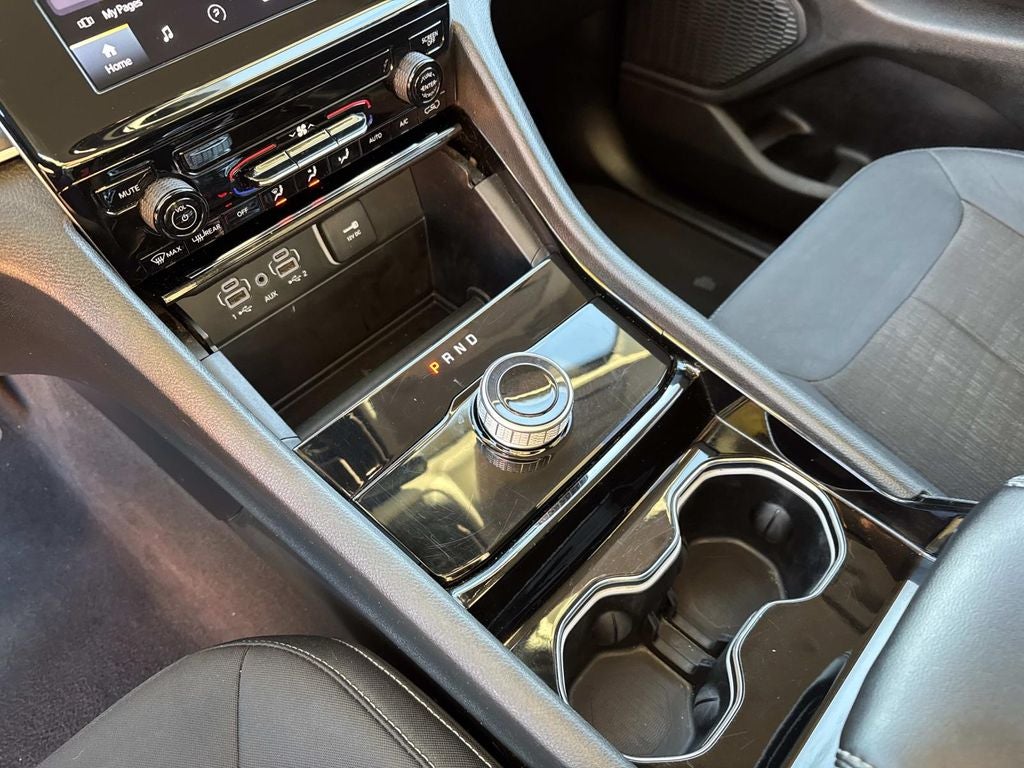 2023 Jeep Grand Cherokee L Laredo 4x2