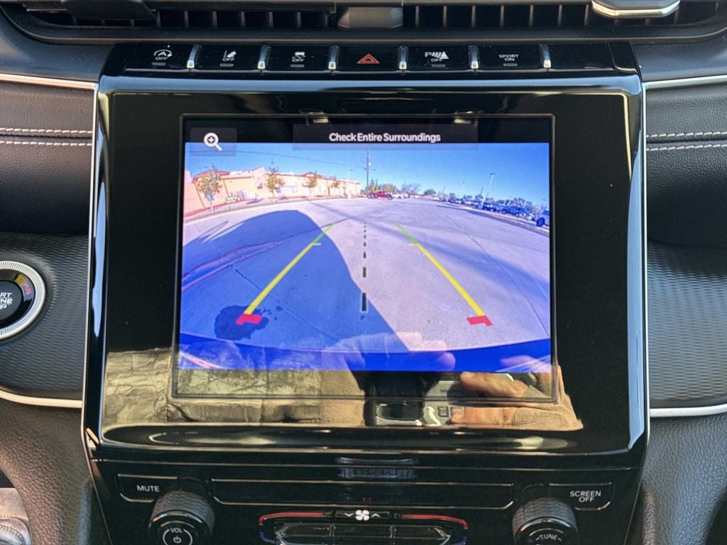 2023 Jeep Grand Cherokee L Laredo 4x2