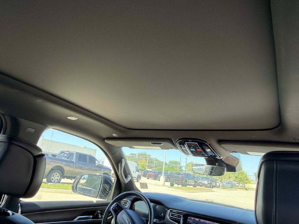 2023 Jeep Grand Wagoneer Base