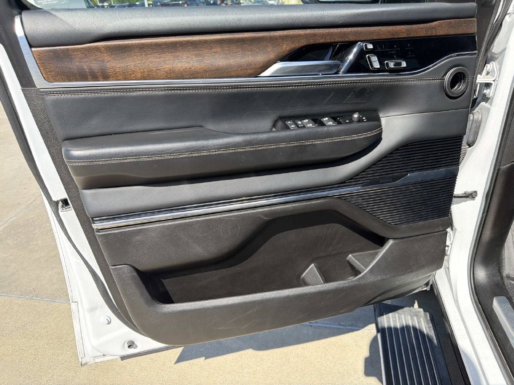 2023 Jeep Grand Wagoneer Base