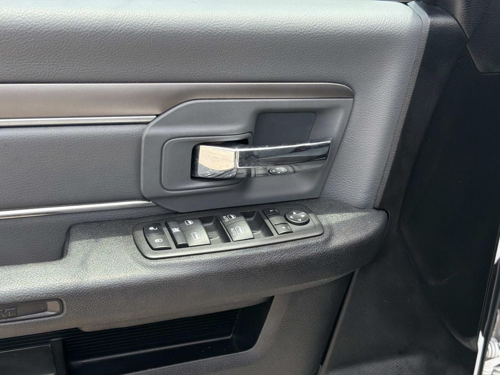 2024 RAM 1500 Classic SLT Quad Cab 4x2 6'4' Box