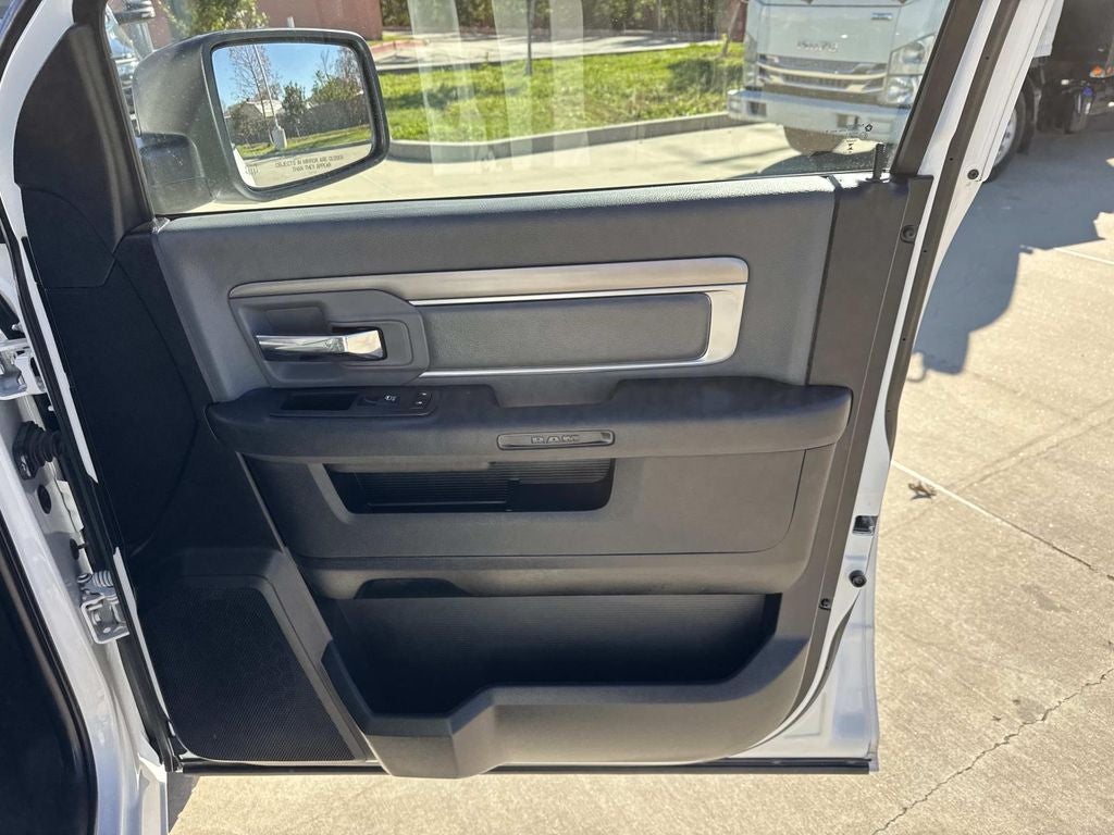 2024 RAM 1500 Classic SLT Quad Cab 4x2 6'4' Box