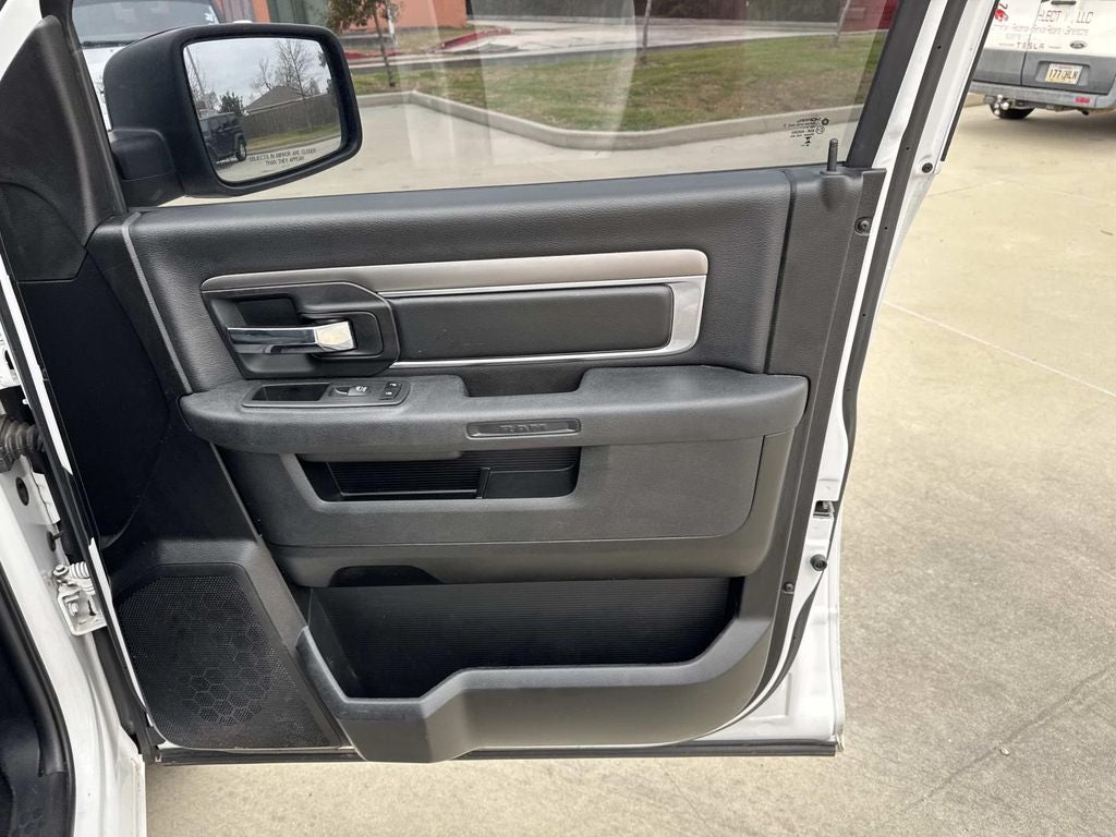 2024 RAM 1500 Classic Warlock Crew Cab 4x2 5'7' Box