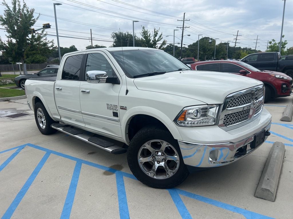2017 RAM 1500 Laramie Crew Cab 4x4 6'4' Box