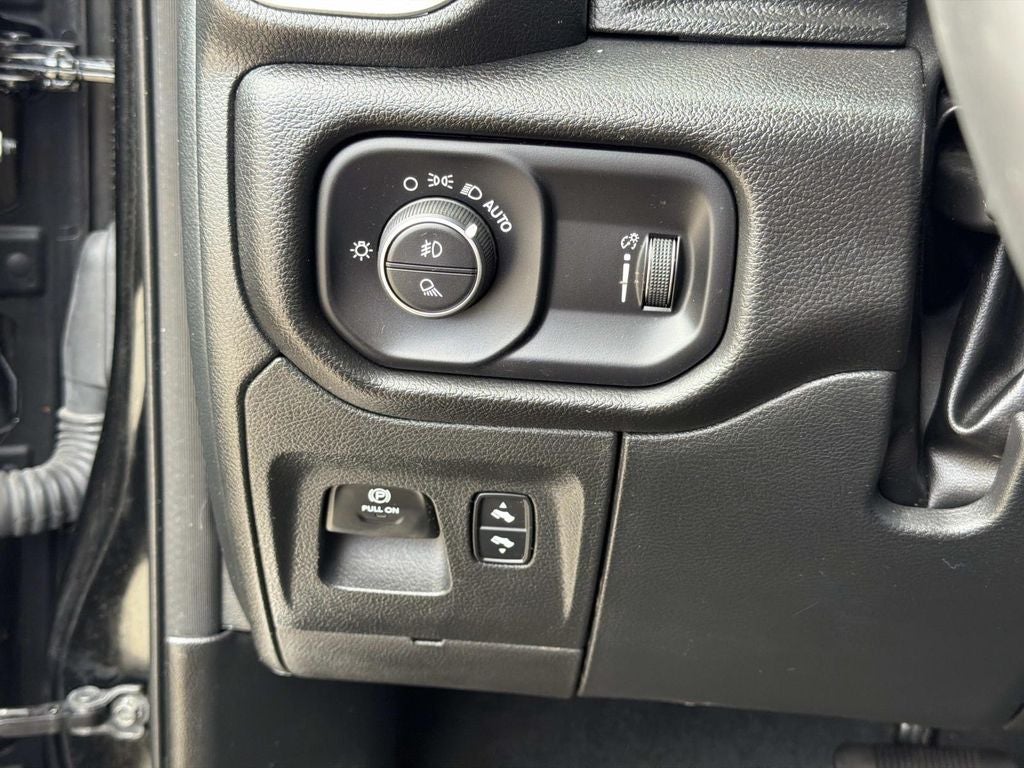 2023 RAM 1500 Big Horn Crew Cab 4x4 5'7' Box