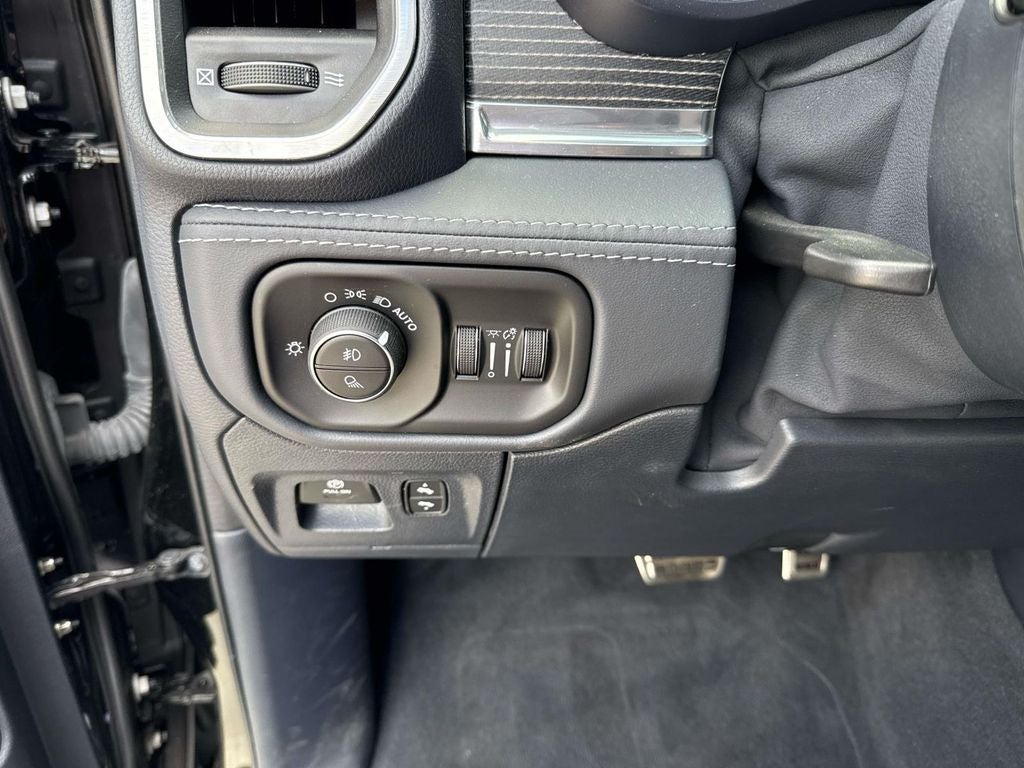 2022 RAM 1500 Limited Crew Cab 4x4 5'7' Box