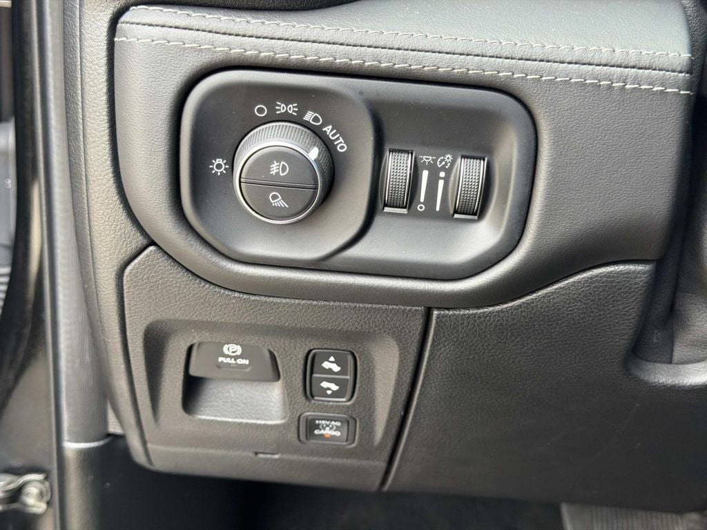 2020 RAM 1500 Limited Crew Cab 4x4 5'7' Box