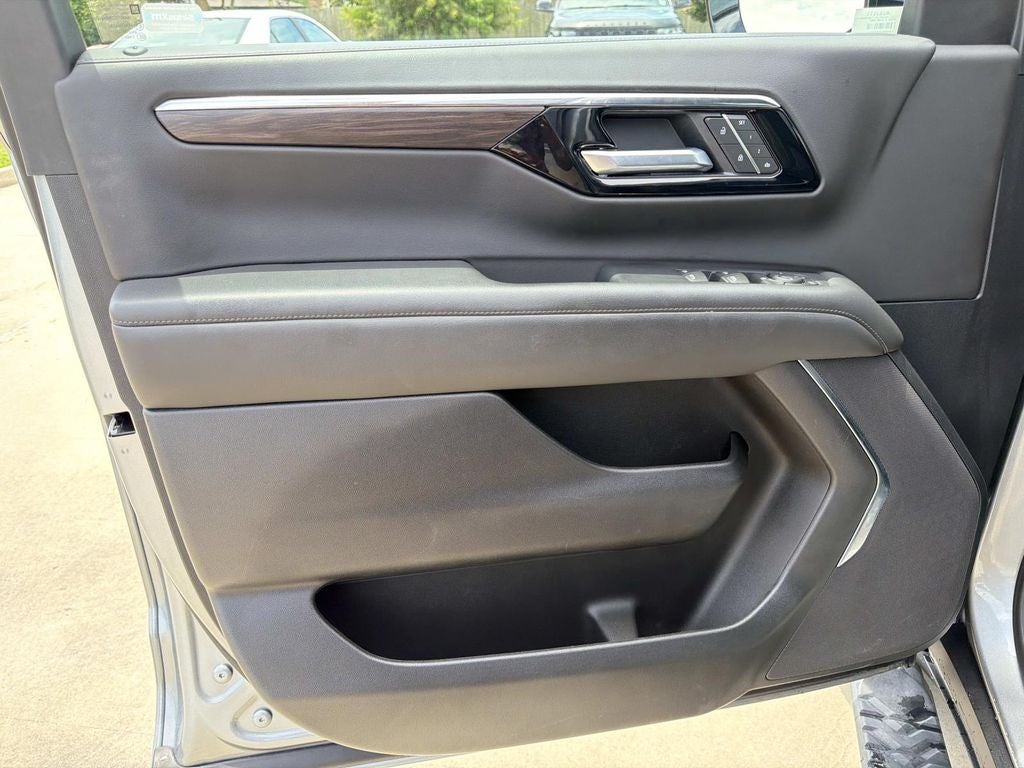 2025 Chevrolet Suburban 4WD Z71