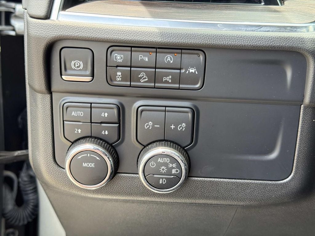 2025 Chevrolet Suburban 4WD Z71