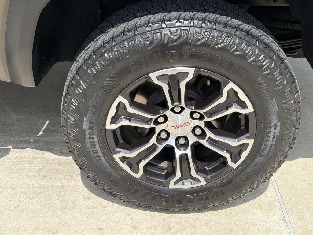 2023 GMC Canyon 4WD Crew Cab Short Box AT4