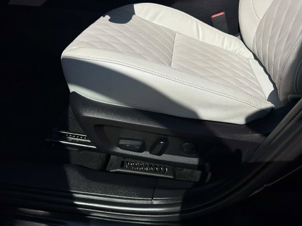 2024 Mitsubishi Outlander PHEV SEL