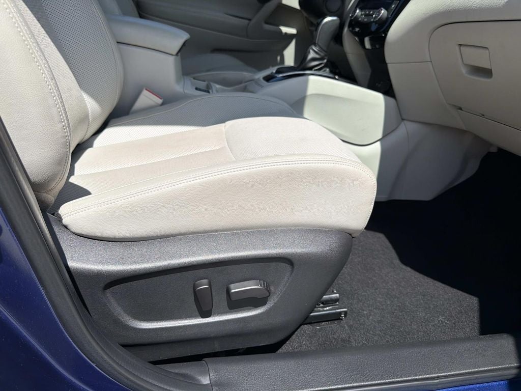 2022 Nissan Rogue Sport SL FWD Xtronic CVT
