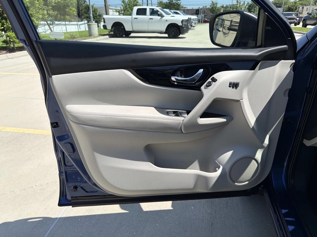 2022 Nissan Rogue Sport SL FWD Xtronic CVT