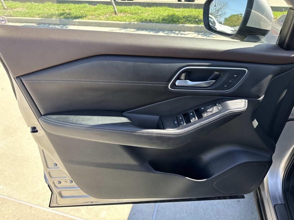 2022 Nissan Rogue Platinum FWD