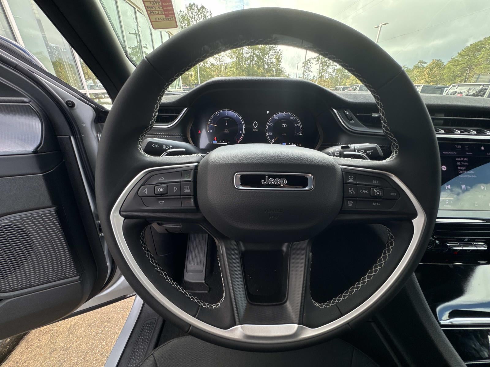 2025 Jeep Grand Cherokee GRAND CHEROKEE LAREDO 4X2