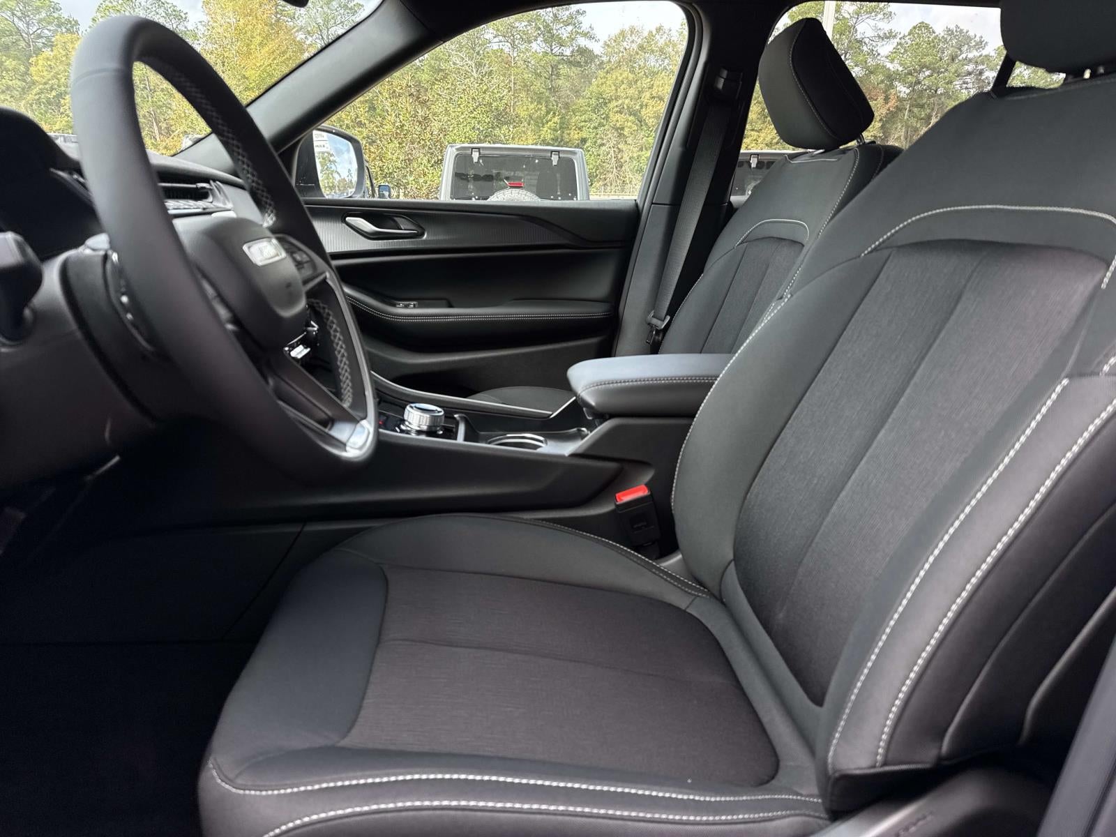 2025 Jeep Grand Cherokee GRAND CHEROKEE LAREDO 4X2