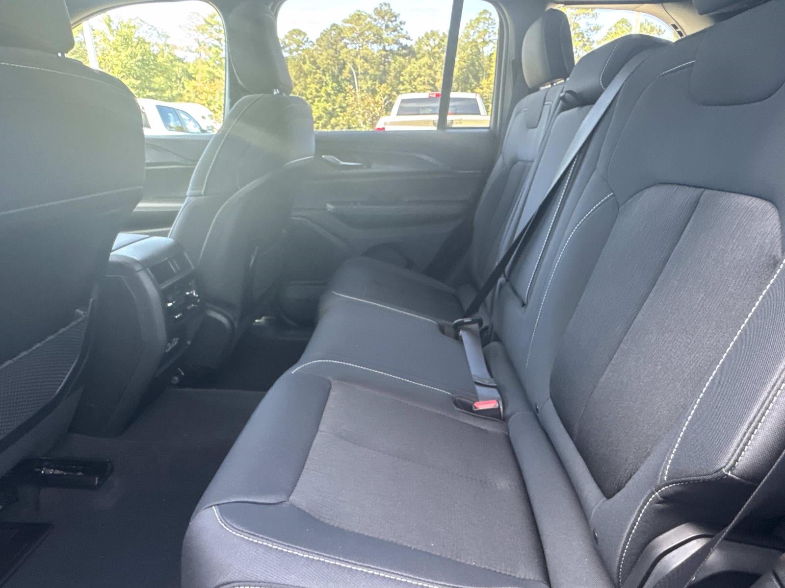 2025 Jeep Grand Cherokee GRAND CHEROKEE LAREDO X 4X2